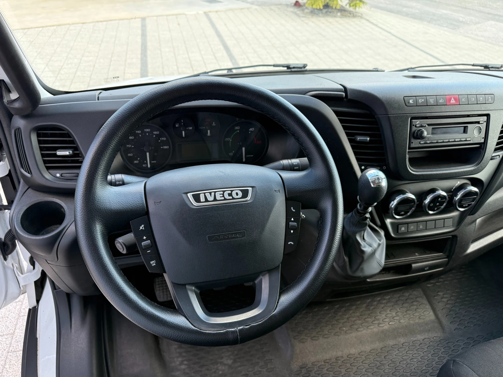 Iveco Daily 35S15 Две странични врати Клима L2H2 Euro 5 , снимка 14 - Бусове и автобуси - 55637450