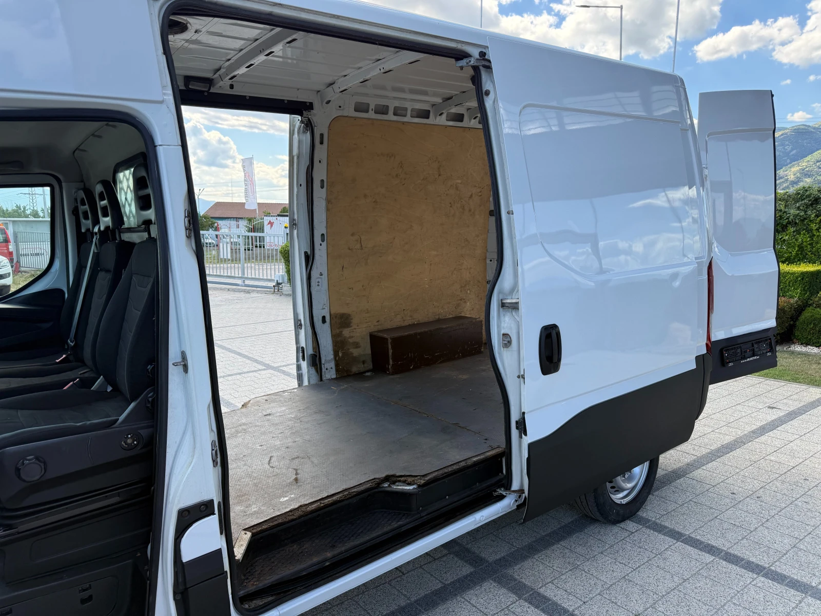 Iveco Daily 35S15 Две странични врати Клима L2H2 Euro 5 , снимка 16 - Бусове и автобуси - 55637450