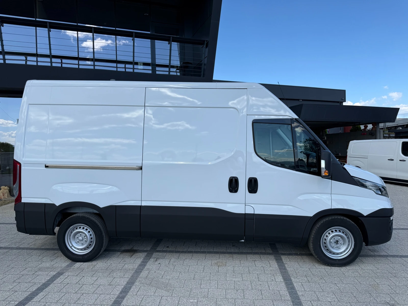 Iveco Daily 35S15 Две странични врати Клима L2H2 Euro 5 , снимка 8 - Бусове и автобуси - 55637450