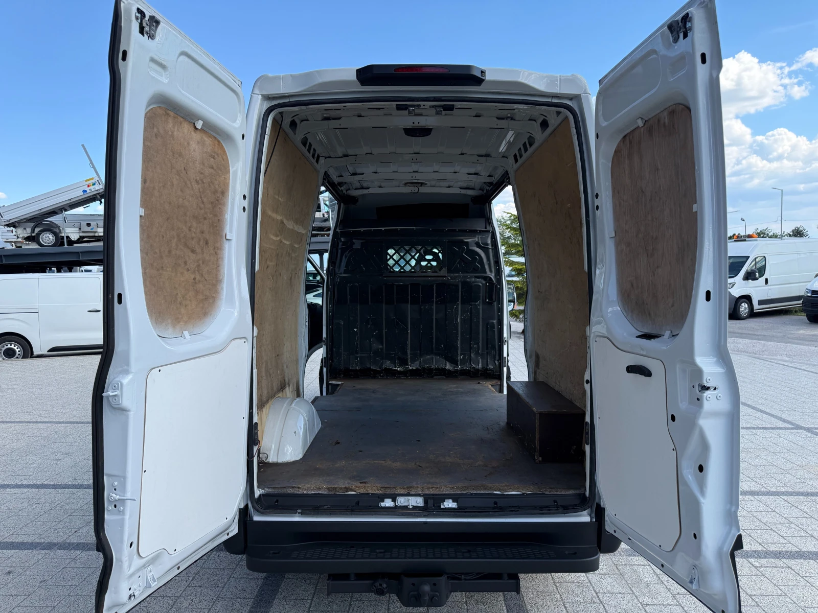 Iveco Daily 35S15 Две странични врати Клима L2H2 Euro 5 , снимка 17 - Бусове и автобуси - 55637450