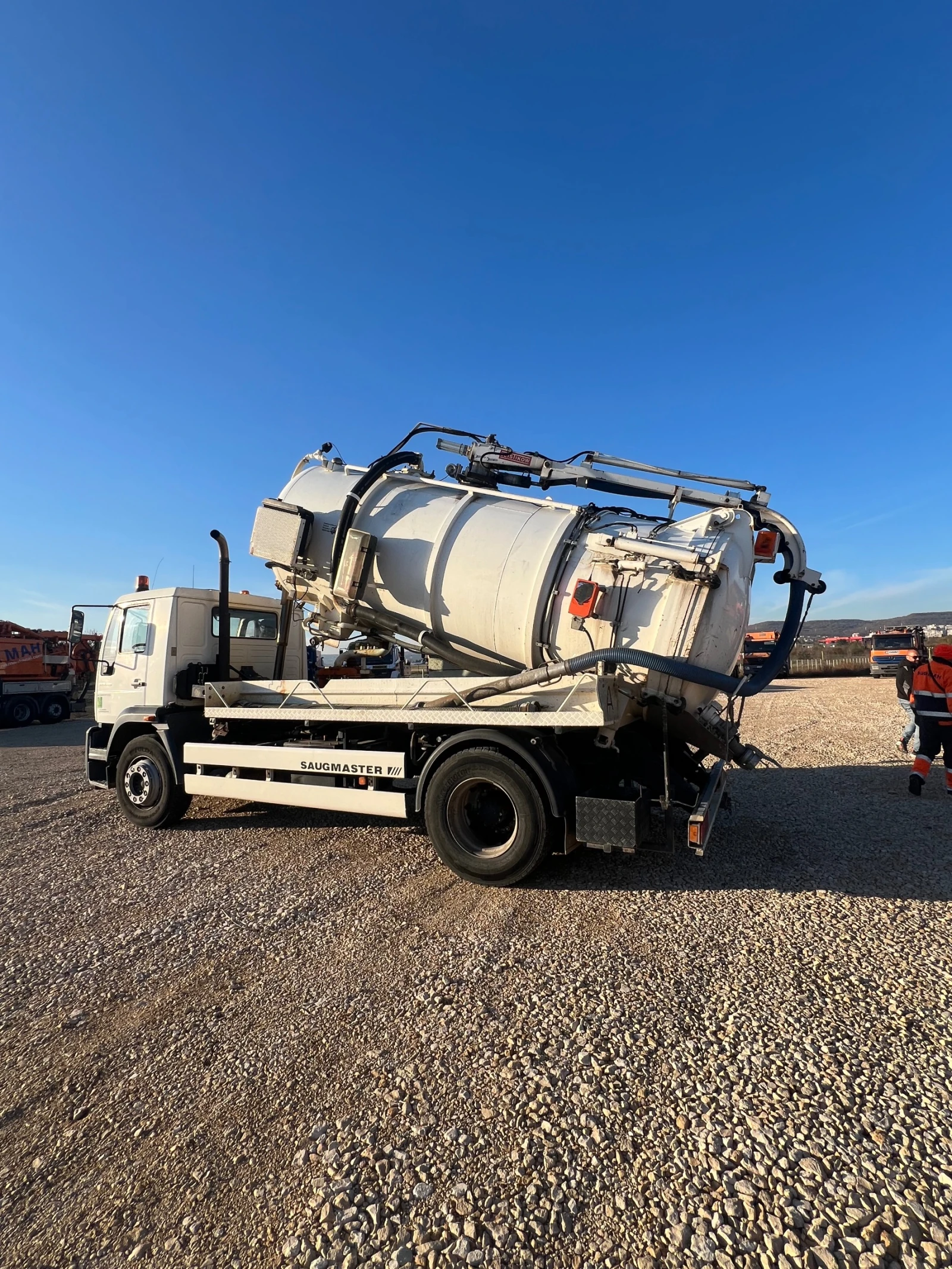 Man 18, снимка 1