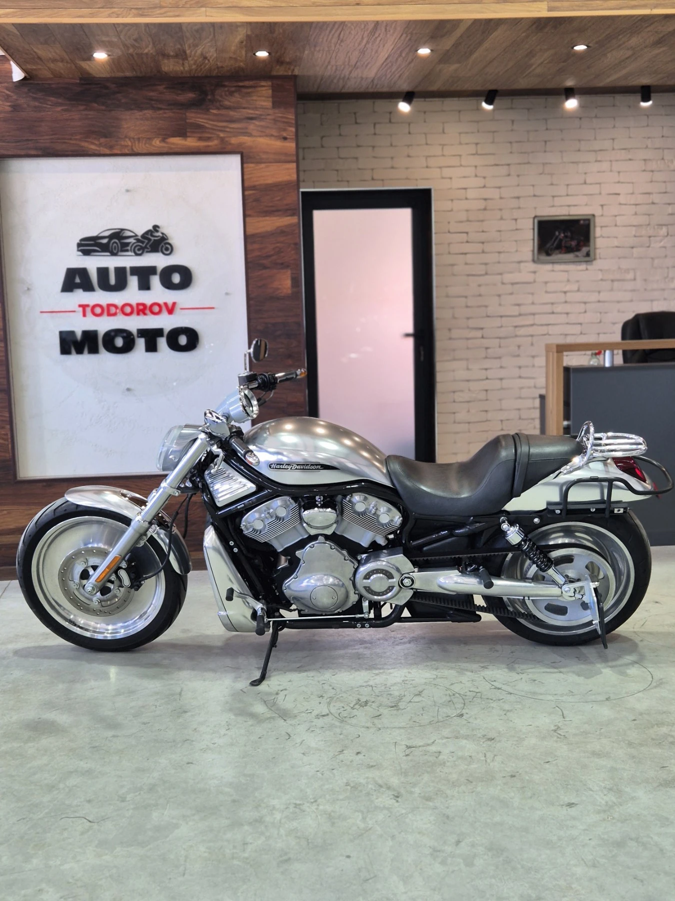 Harley-Davidson V-Rod VRSCB Нов внос от Швейцария!!!, снимка 3 - Мотоциклети и мототехника - 55501384