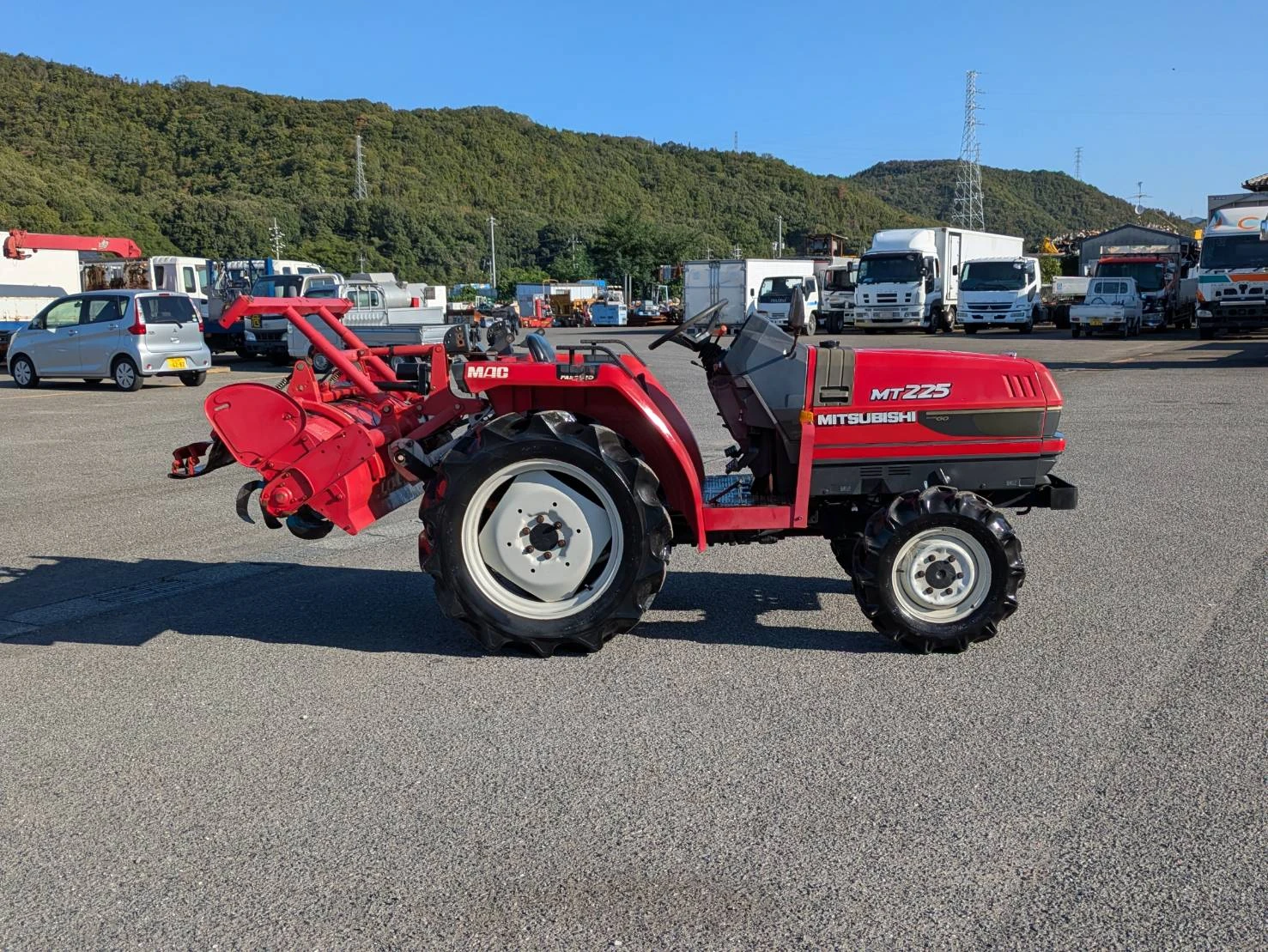 Трактор Mitsubishi МТ225, снимка 3 - Селскостопанска техника - 54118022