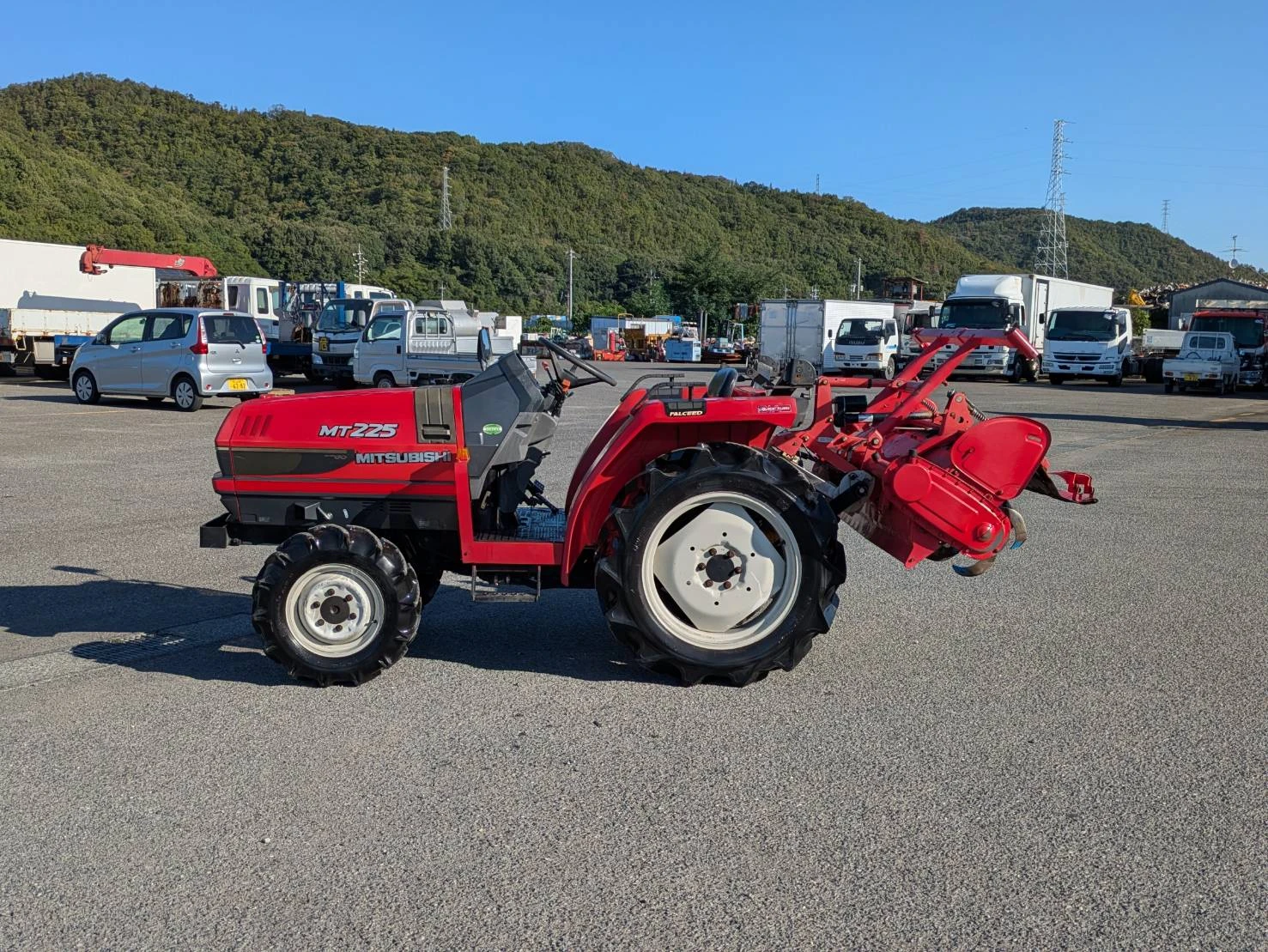 Трактор Mitsubishi МТ225, снимка 2 - Селскостопанска техника - 54118022