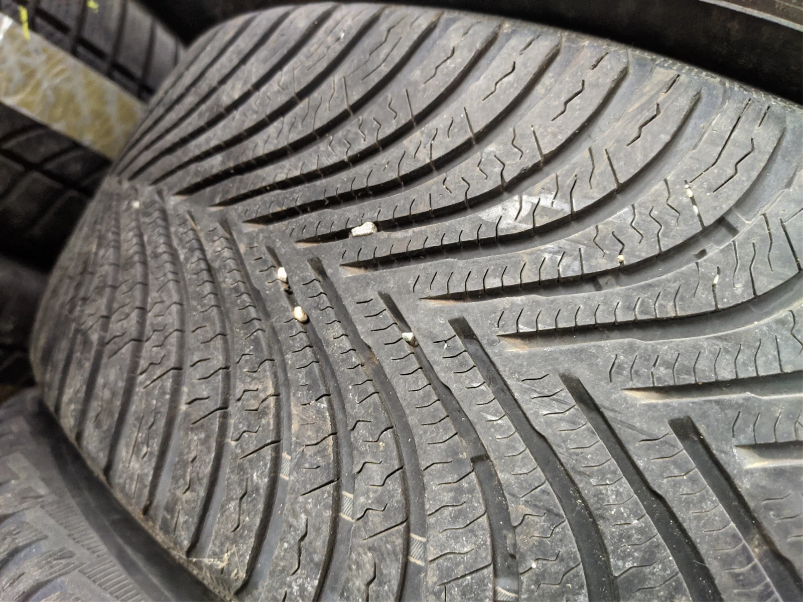 Гуми Зимни 205/50R17