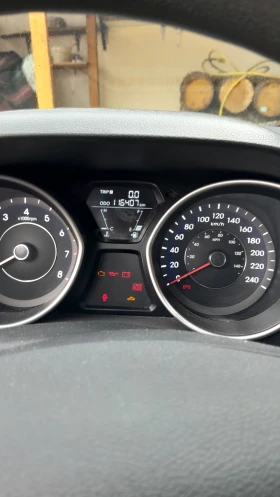 Hyundai Elantra | Mobile.bg    9