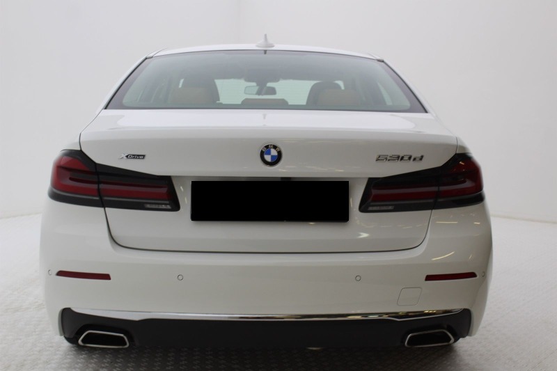 BMW 530 xDrive*LuxuryLine*LED*Virtual*ГАРАНЦИЯ, снимка 4 - Автомобили и джипове - 46275052
