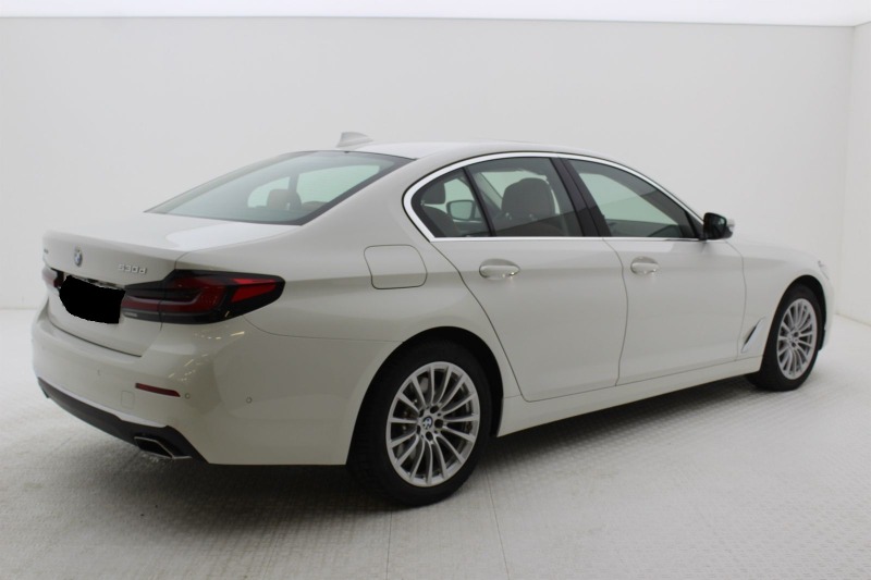 BMW 530 xDrive*LuxuryLine*LED*Virtual*ГАРАНЦИЯ, снимка 6 - Автомобили и джипове - 46275052