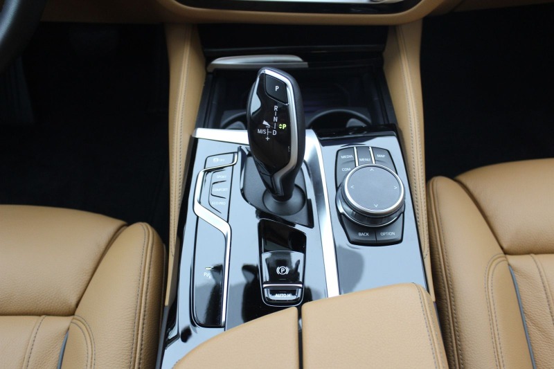 BMW 530 xDrive*LuxuryLine*LED*Virtual*ГАРАНЦИЯ, снимка 12 - Автомобили и джипове - 46275052