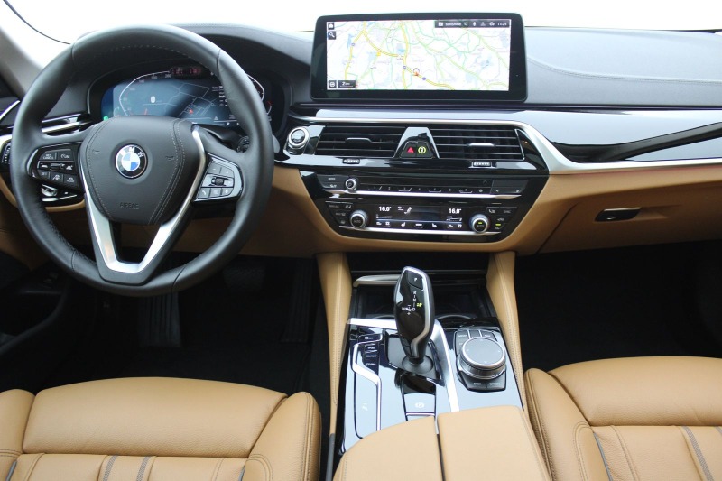 BMW 530 xDrive*LuxuryLine*LED*Virtual*ГАРАНЦИЯ, снимка 10 - Автомобили и джипове - 46275052