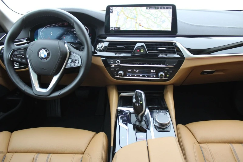 BMW 530 xDrive*LuxuryLine*LED*Virtual*ГАРАНЦИЯ, снимка 10 - Автомобили и джипове - 47451439