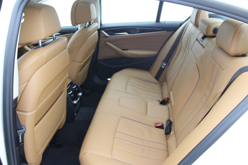 BMW 530 xDrive*LuxuryLine*LED*Virtual*ГАРАНЦИЯ, снимка 14 - Автомобили и джипове - 46275052