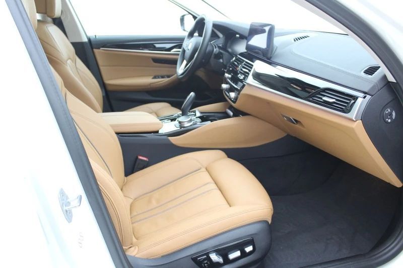 BMW 530 xDrive*LuxuryLine*LED*Virtual*ГАРАНЦИЯ, снимка 13 - Автомобили и джипове - 49439734