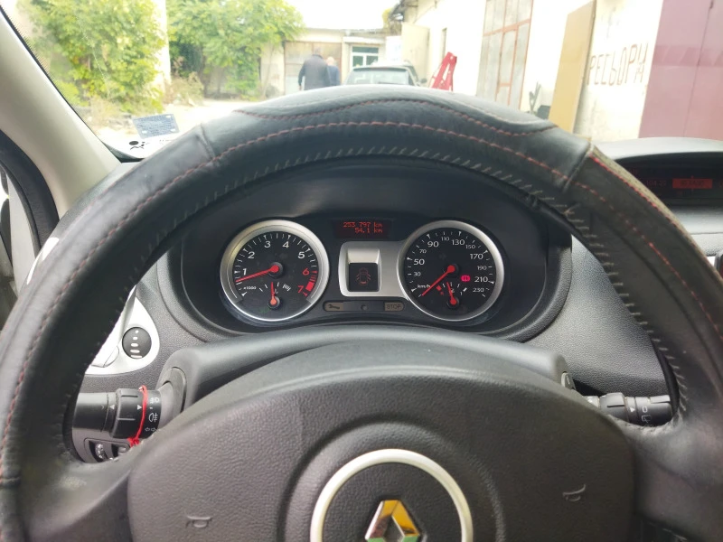 Renault Clio, снимка 9 - Автомобили и джипове - 47149127