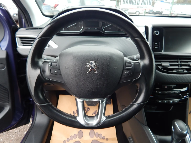 Peugeot 208 1.2i* 43000km.* , снимка 13 - Автомобили и джипове - 47978475