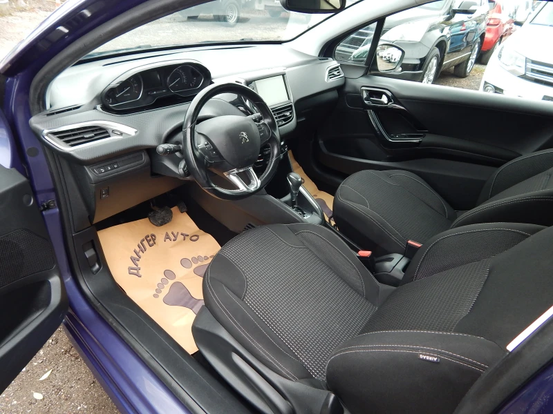 Peugeot 208 1.2i* 43000km.* , снимка 9 - Автомобили и джипове - 47978475