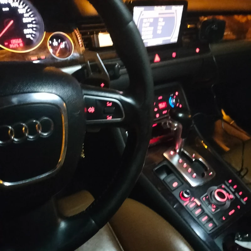 Audi A8, снимка 3 - Автомобили и джипове - 49347105