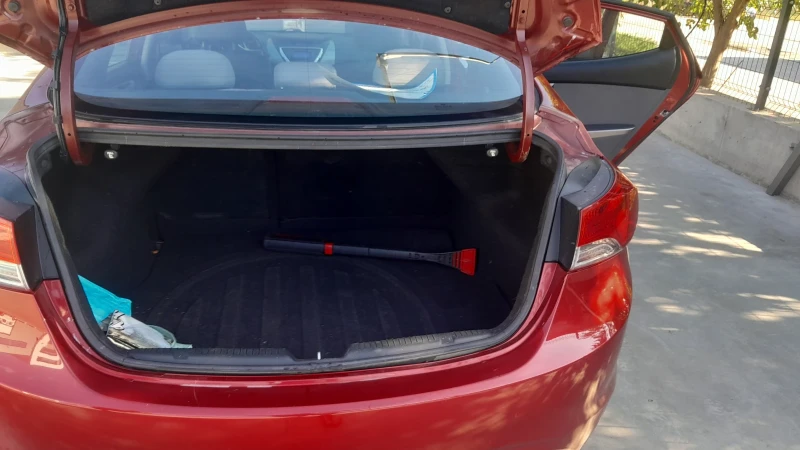 Hyundai Elantra, снимка 7 - Автомобили и джипове - 52584213
