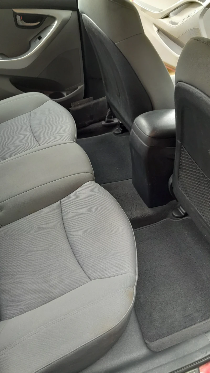 Hyundai Elantra, снимка 12 - Автомобили и джипове - 52584213