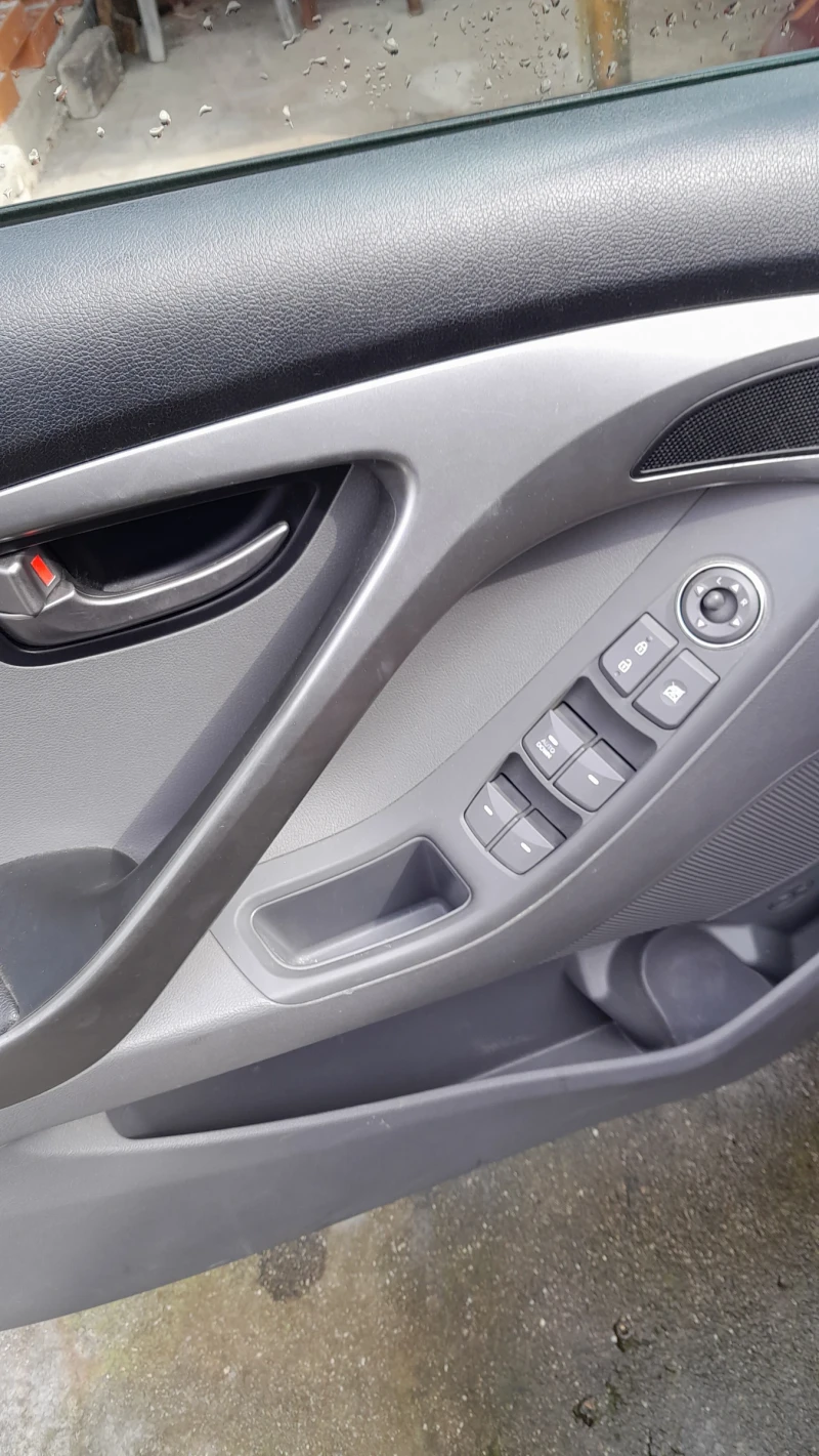 Hyundai Elantra, снимка 11 - Автомобили и джипове - 52584213