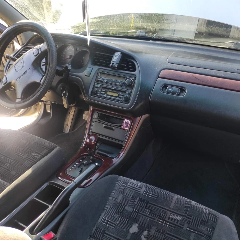Honda Accord 2.0 i, снимка 6 - Автомобили и джипове - 52628514