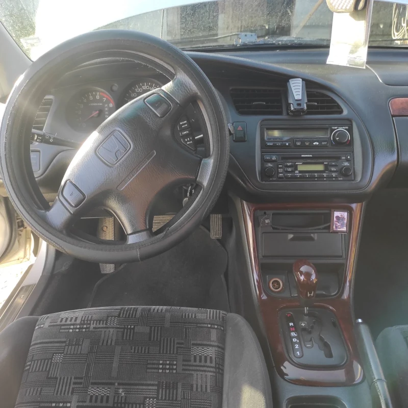 Honda Accord 2.0 i, снимка 7 - Автомобили и джипове - 52628514