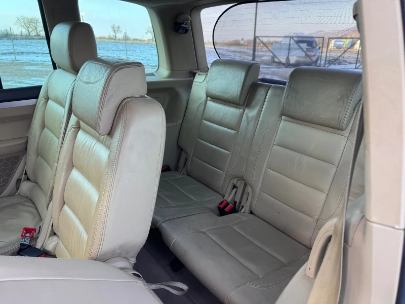 VW Touran 2.0TDI / Навигация / Кожа / 7 Места, снимка 10 - Автомобили и джипове - 53155243