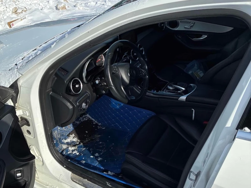 Mercedes-Benz C 300 * CARFAX * БЕЗ ПЪРВОНАЧАЛНА ВНОСКА, снимка 5 - Автомобили и джипове - 53157590