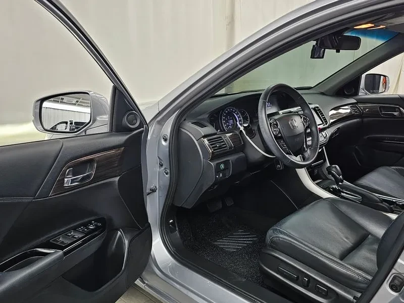 Honda Accord New Accord 2.4 9Th Generation, снимка 10 - Автомобили и джипове - 56118959