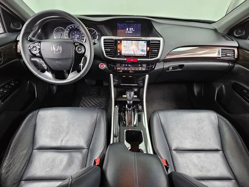 Honda Accord New Accord 2.4 9Th Generation, снимка 7 - Автомобили и джипове - 56118959