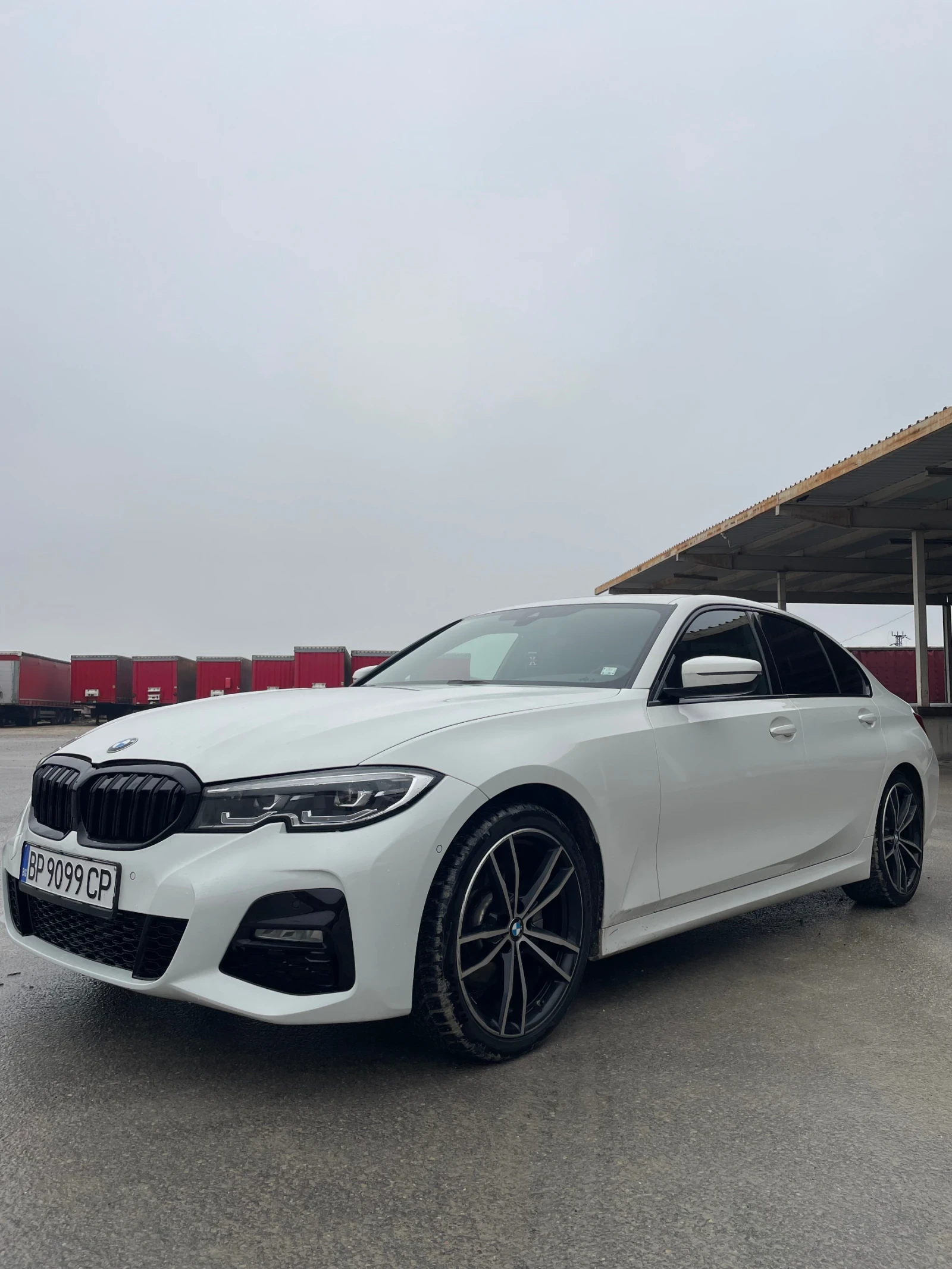 BMW 330 xDrive* M-Pack - изображение 2