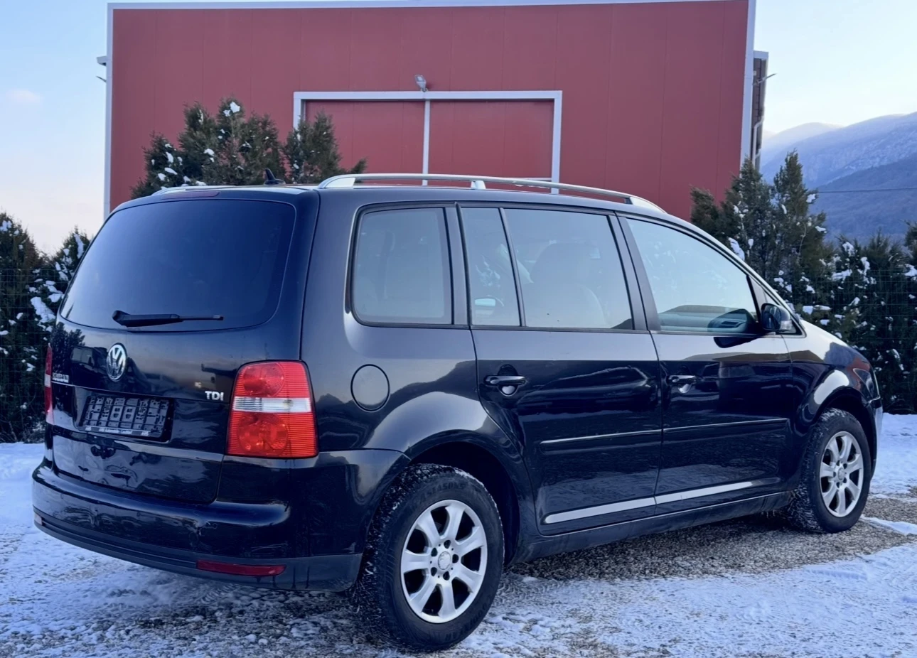 VW Touran 2.0TDI / Навигация / Кожа / 7 Места - изображение 4