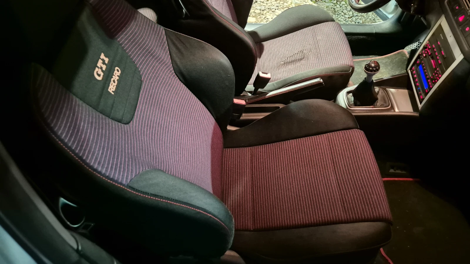 VW Golf Edition 25 GTi 3000 броя 1.8T 180ps 6 Speed Swiss, снимка 11 - Автомобили и джипове - 53760742