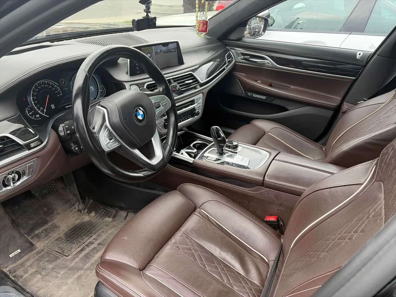 BMW 750 *  xDrive * CARFAX * ОПЦИЯ ЗА ФИНАНСИРАНЕ, снимка 5 - Автомобили и джипове - 55548059