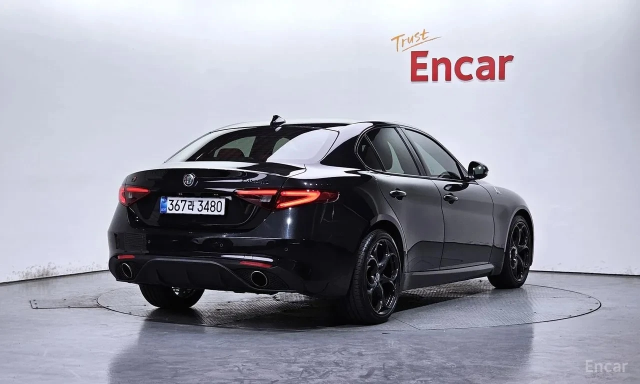 Alfa Romeo Giulia * 2.0 * ЦЕНА ДО БГ, снимка 2 - Автомобили и джипове - 55875592