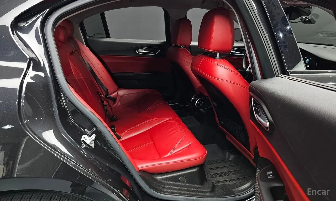 Alfa Romeo Giulia * 2.0 * ЦЕНА ДО БГ, снимка 11 - Автомобили и джипове - 55875592
