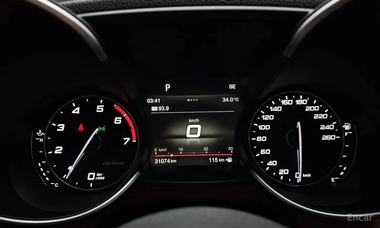Alfa Romeo Giulia * 2.0 * ЦЕНА ДО БГ, снимка 8 - Автомобили и джипове - 55875592