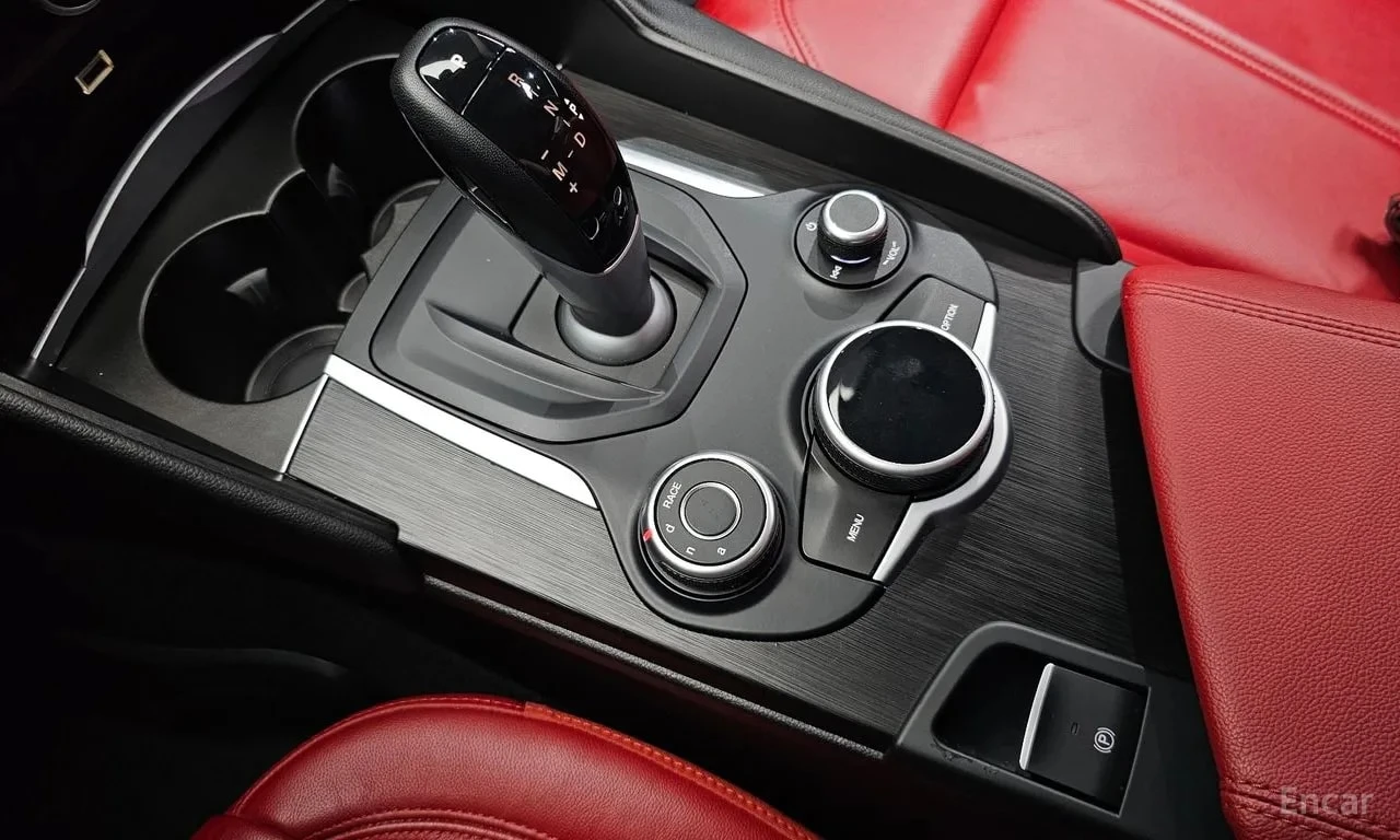 Alfa Romeo Giulia * 2.0 * ЦЕНА ДО БГ, снимка 9 - Автомобили и джипове - 55875592
