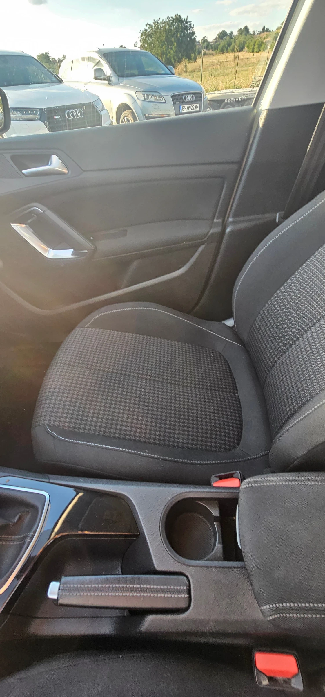 Peugeot 308 1.5HDI 102Ks 06/2019г, снимка 14 - Автомобили и джипове - 56074799