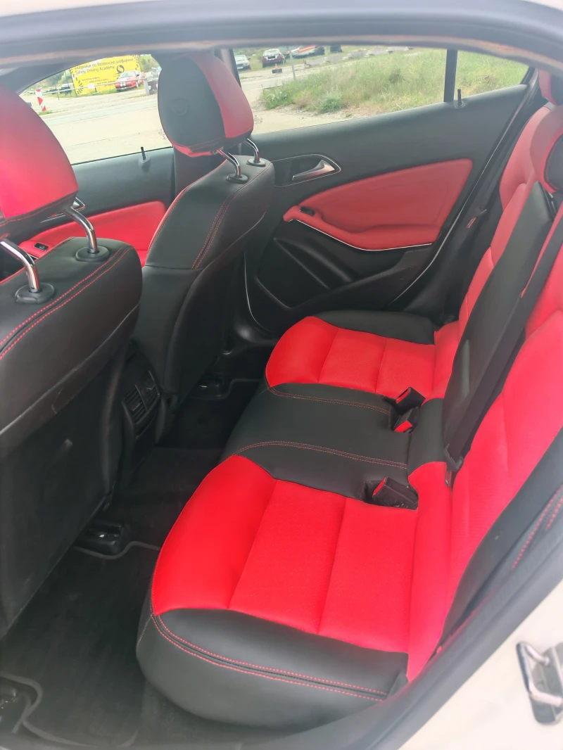 Mercedes-Benz GLA 250 Само на 25 Хил. Км. , снимка 11 - Автомобили и джипове - 52149250