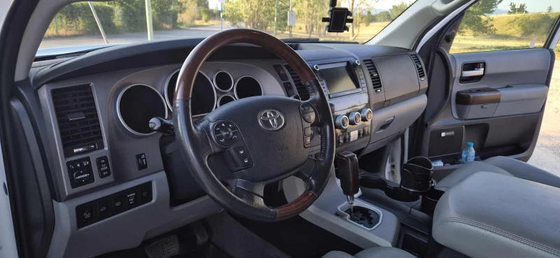 Toyota Sequoia 5.7 v8 iforce Platinum, снимка 8 - Автомобили и джипове - 51388723
