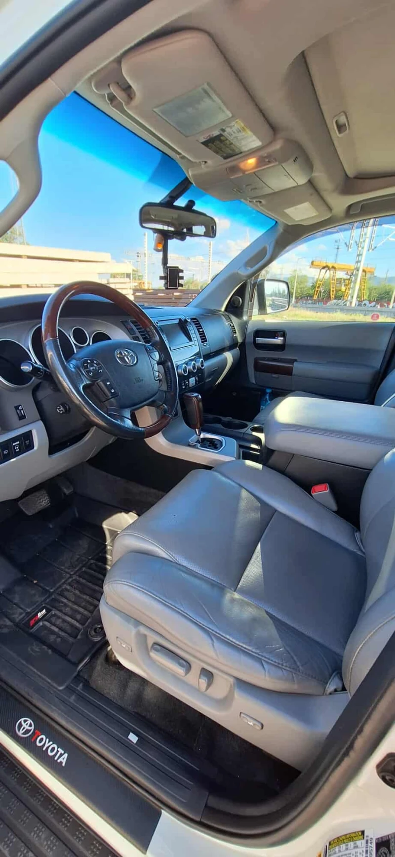 Toyota Sequoia 5.7 v8 iforce Platinum, снимка 10 - Автомобили и джипове - 51388723