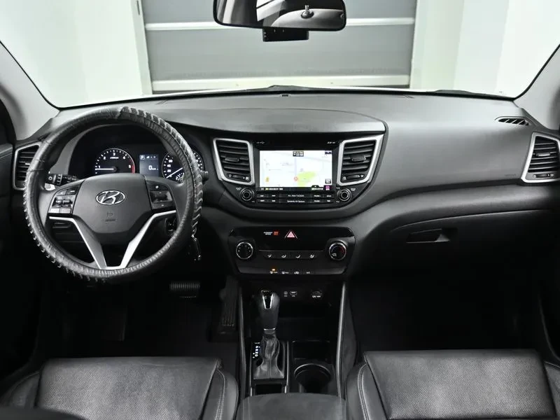 Hyundai Tucson 2.0 CRDi, снимка 7 - Автомобили и джипове - 54258390