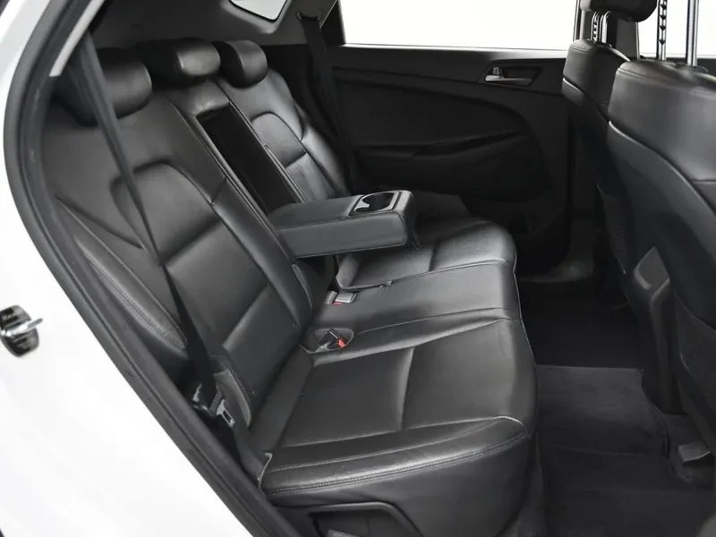 Hyundai Tucson 2.0 CRDi, снимка 12 - Автомобили и джипове - 54258390