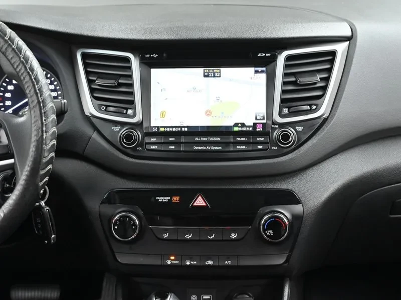 Hyundai Tucson 2.0 CRDi, снимка 14 - Автомобили и джипове - 54258390