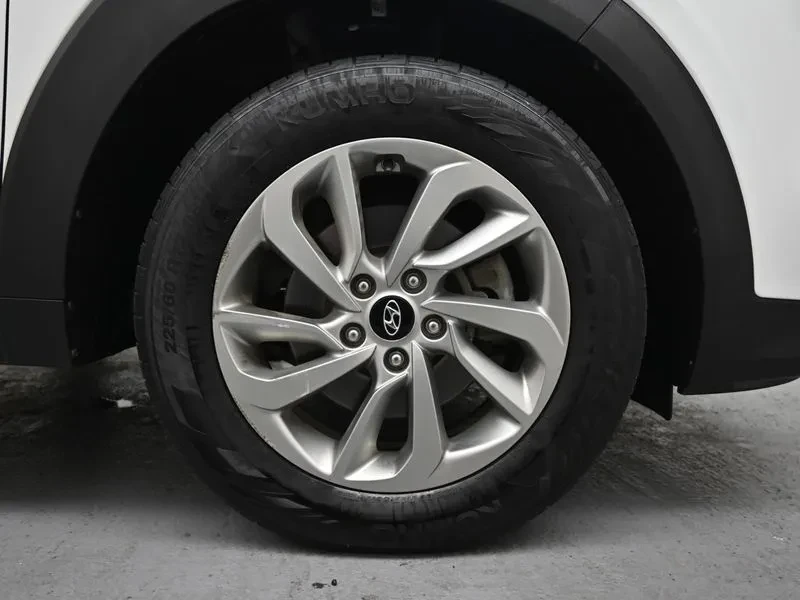 Hyundai Tucson 2.0 CRDi, снимка 5 - Автомобили и джипове - 54258390