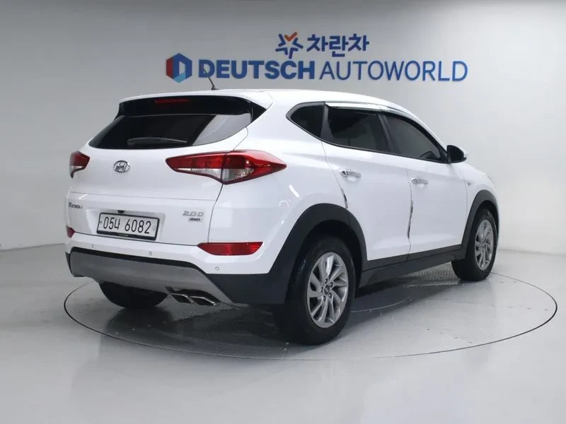 Hyundai Tucson 2.0 CRDi, снимка 2 - Автомобили и джипове - 54258390