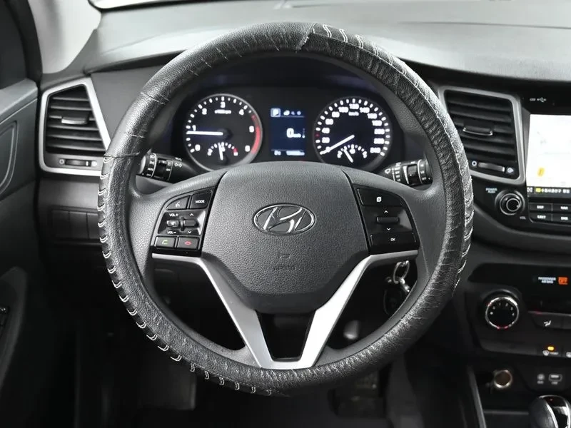 Hyundai Tucson 2.0 CRDi, снимка 13 - Автомобили и джипове - 54258390
