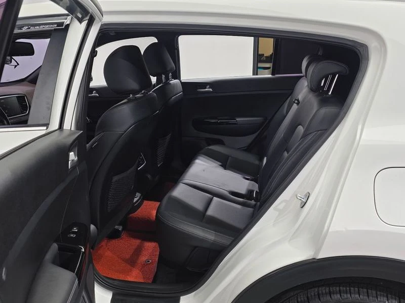 Kia Sportage 2.0 Automatic, снимка 11 - Автомобили и джипове - 55740052