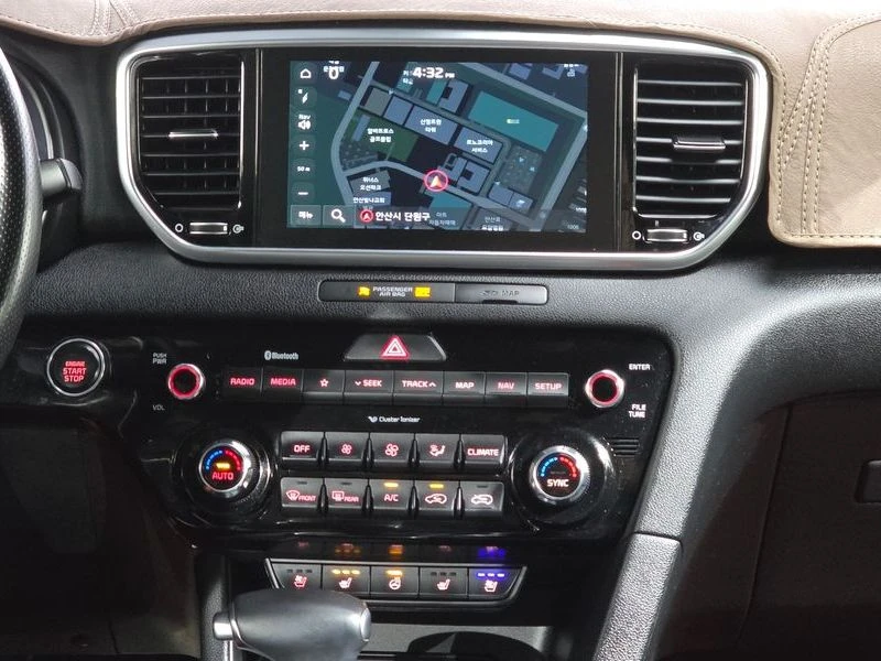 Kia Sportage 2.0 Automatic, снимка 14 - Автомобили и джипове - 55740052